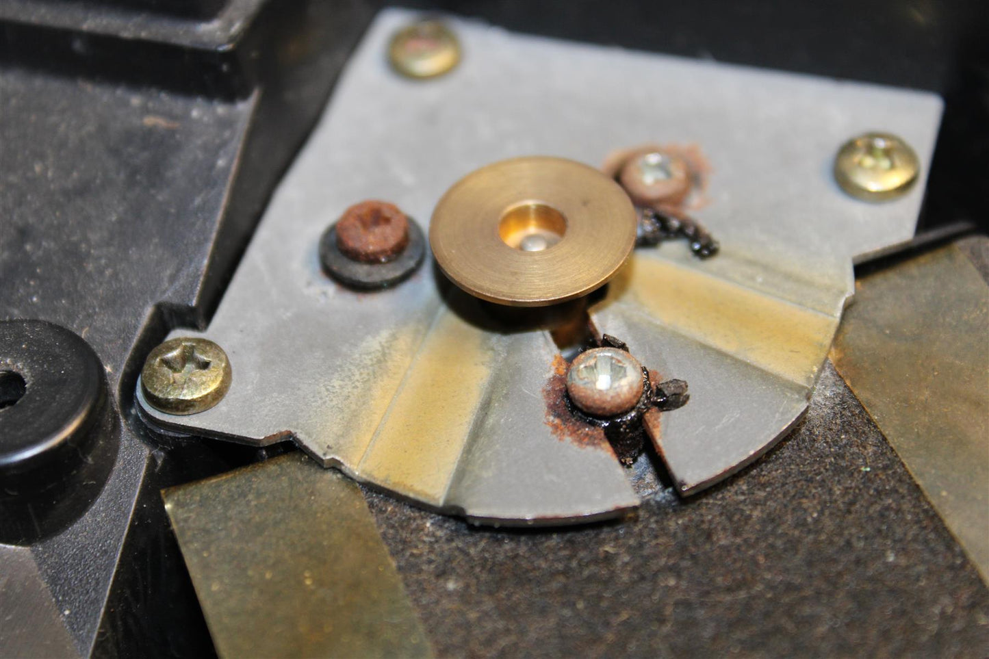 Correa tocadiscos y silentblock motor – Bang & Olufsen Beocenter 2200